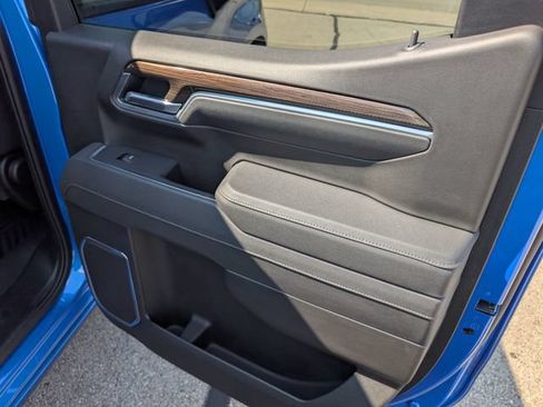 Used 2025 Chevrolet Silverado 1500 LT AWD/4WD image 6