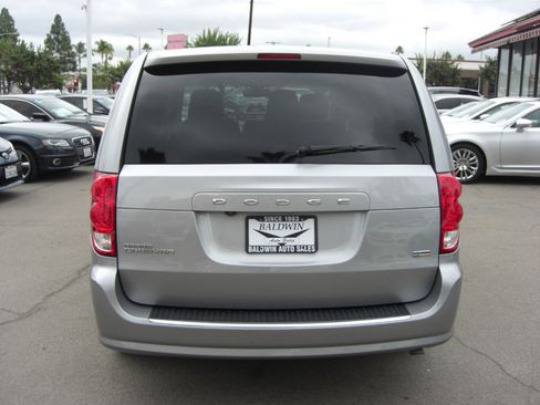 Used 2019 Dodge Grand Caravan SE image 9