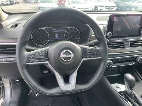 Used 2025 Nissan Altima 2.5 SV image 29