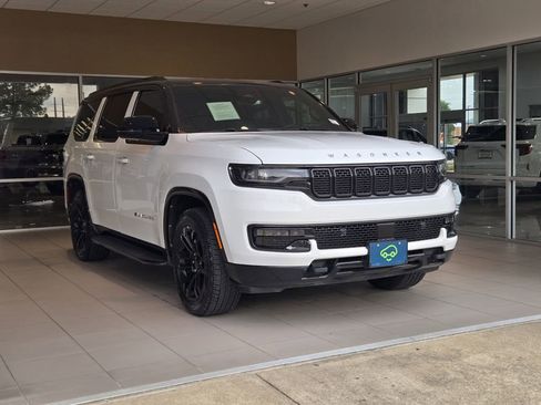 Used 2023 Jeep Wagoneer 4WD image 3
