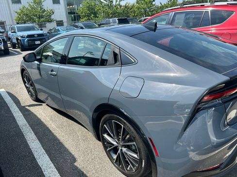 Used 2023 Toyota Prius XLE FWD image 4