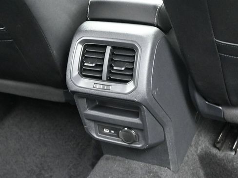 Used 2023 Volkswagen Tiguan SE FWD image 39