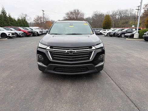 Used 2023 Chevrolet Traverse LT w/ LT Premium Package image 3