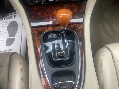 Used 2004 Jaguar XJ8 image 17