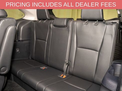 Used 2020 Toyota Highlander XLE FWD image 12