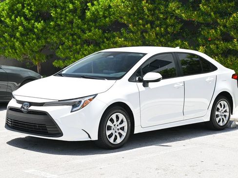 Used 2024 Toyota Corolla LE FWD image 1