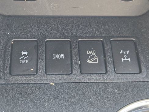 Used 2019 Toyota Highlander XLE AWD/4WD image 33