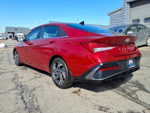 Used 2024 Hyundai Elantra Limited image 4