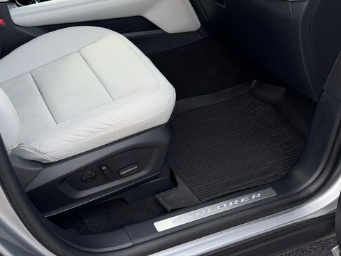 Certified 2025 Ford Explorer Platinum w/ Ultimate Package image 23