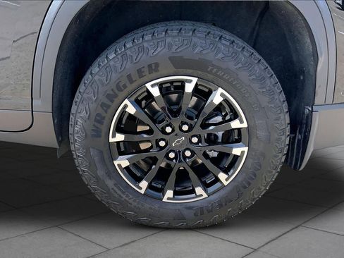 Used 2024 Chevrolet Traverse Z71 w/ Enhanced Driving Package AWD/4WD image 11