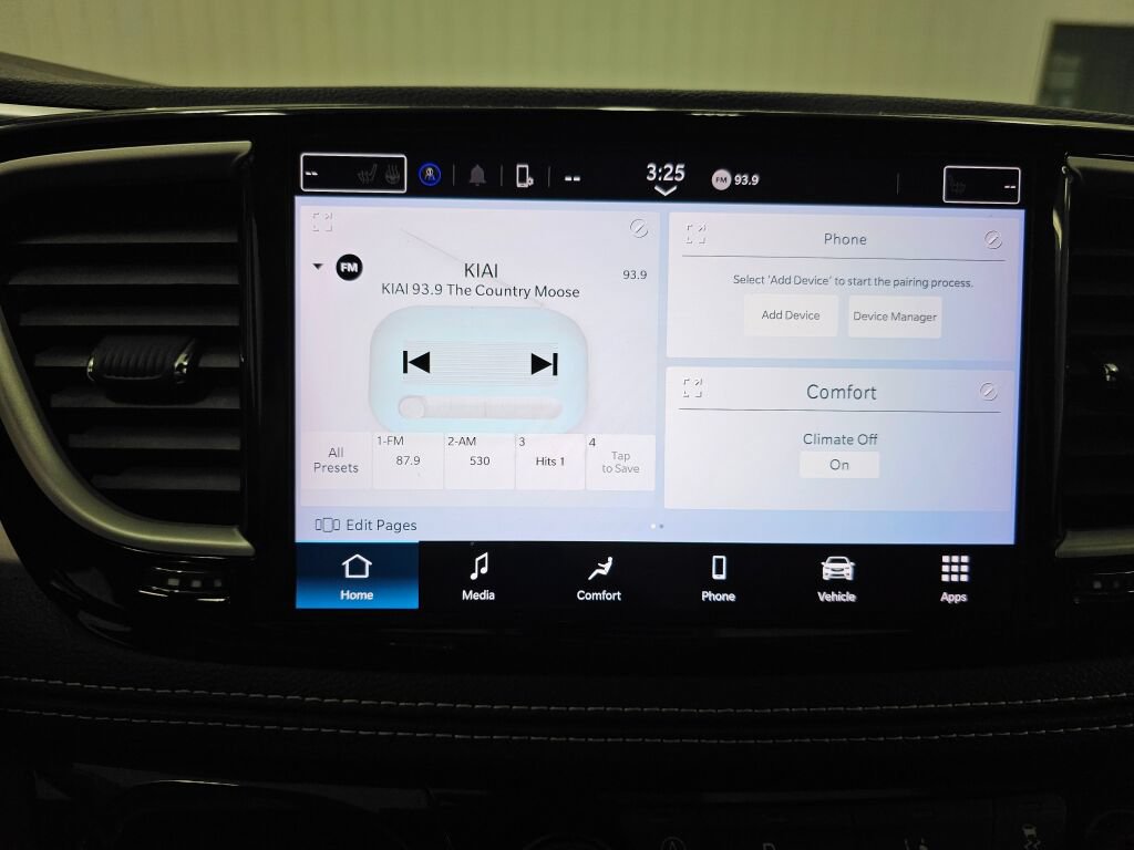 Used 2023 Chrysler Pacifica Touring FWD image 22