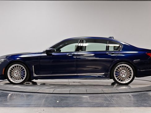 Used 2022 BMW ALPINA B7 xDrive AWD/4WD image 15