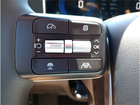 Used 2024 Hyundai Santa Fe SE image 15