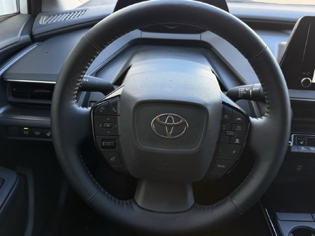 Used 2025 Toyota Prius FWD image 12