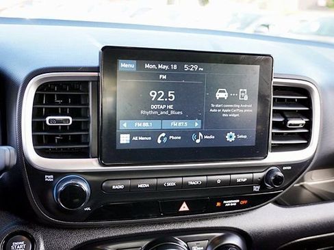 Certified 2025 Hyundai Venue SEL FWD image 25