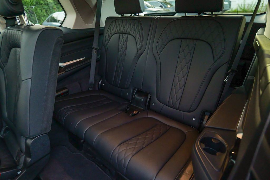 Used 2026 BMW X7 xDrive40i AWD/4WD image 27