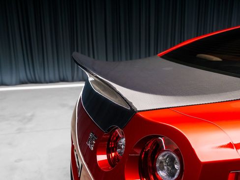 Used 2016 Nissan GT-R Premium AWD/4WD image 2