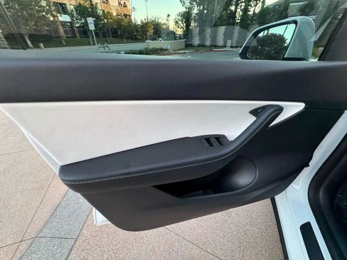 Used 2022 Tesla Model Y Performance AWD/4WD image 32