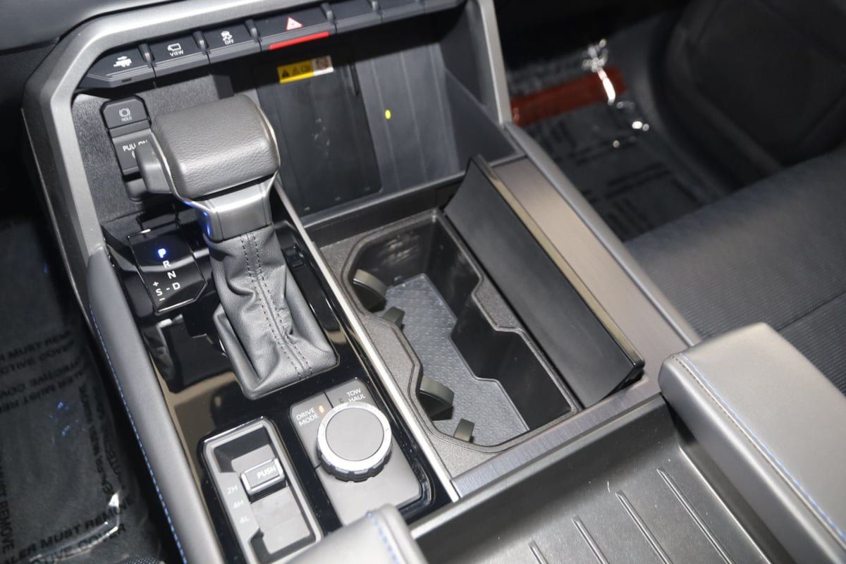 Used 2024 Toyota Sequoia Platinum AWD/4WD image 33