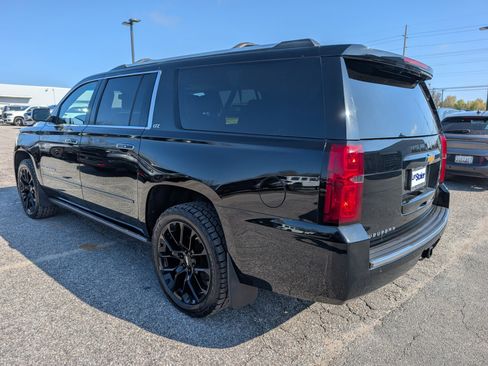 Used 2016 Chevrolet Suburban LTZ image 3