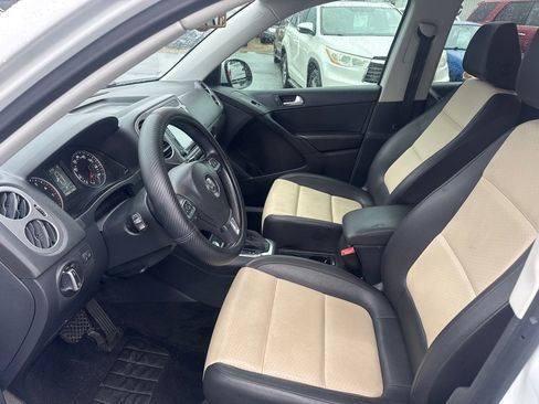 Used 2017 Volkswagen Tiguan S image 9