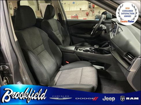 Used 2025 Nissan Rogue SV image 18