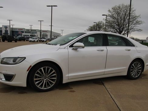 Used 2017 Lincoln MKZ Select w/ Technology Package image 18