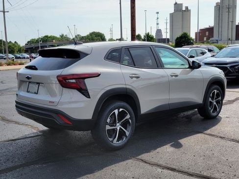 New 2026 Chevrolet Trax RS FWD image 2