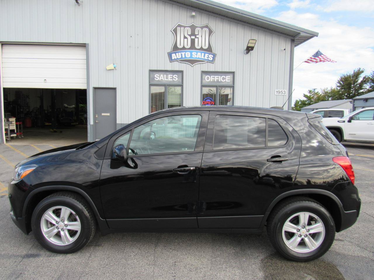Used 2021 Chevrolet Trax LS w/ Tint and Cruise Package FWD image 3