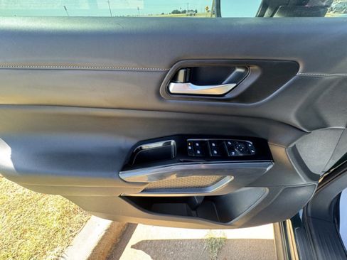 Used 2023 Nissan Pathfinder SL w/ Black Appearance Package image 15