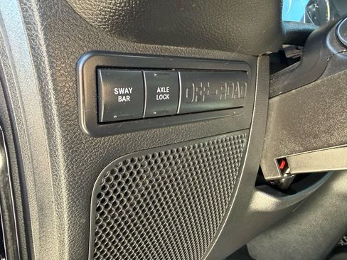 Used 2016 Jeep Wrangler Unlimited Rubicon w/ Connectivity Group AWD/4WD image 19