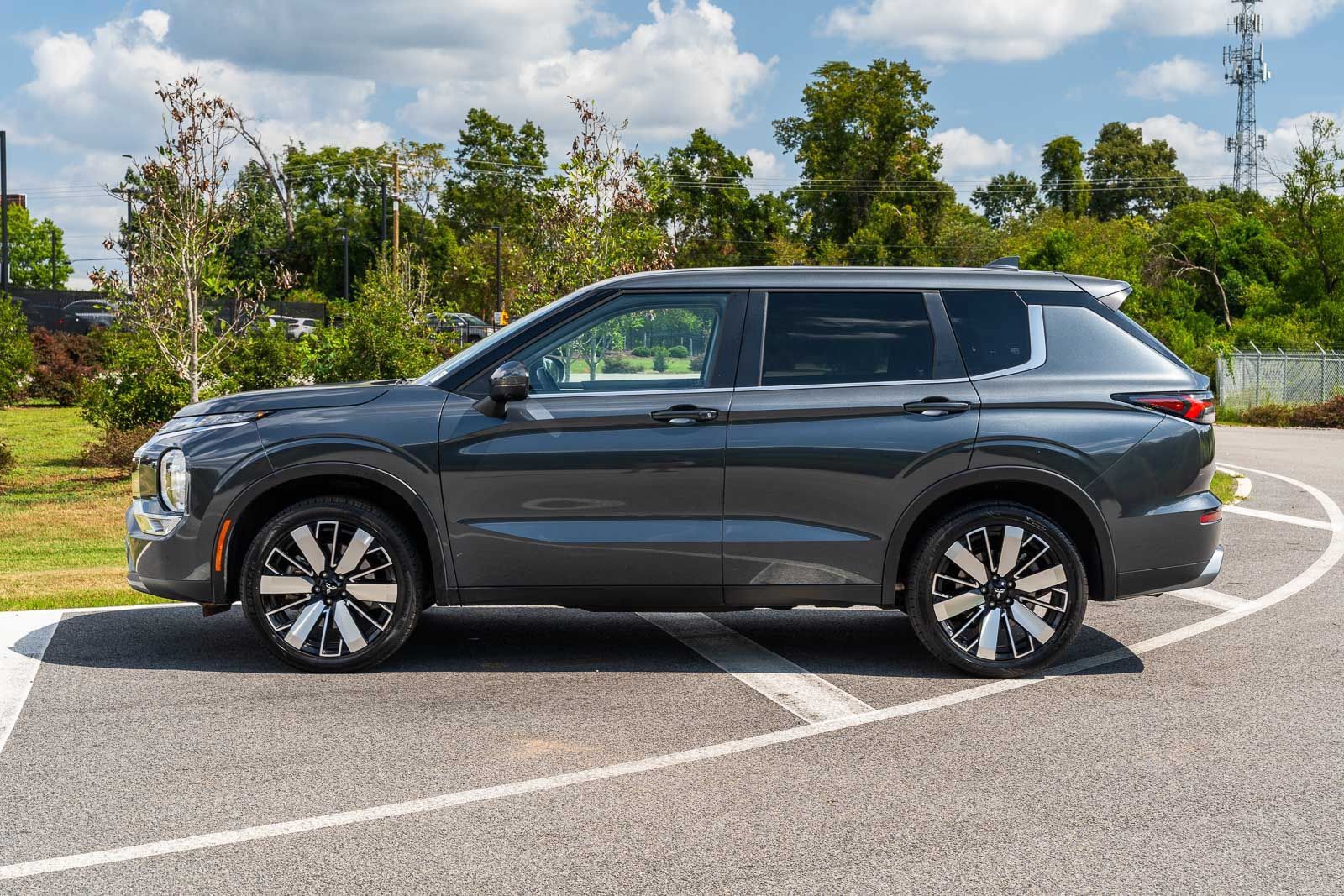Used 2025 Mitsubishi Outlander SE FWD image 4