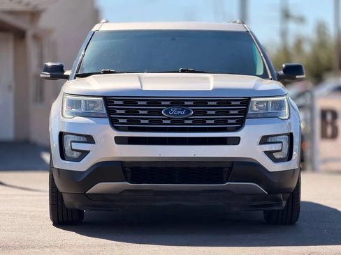 Used 2017 Ford Explorer XLT FWD image 2