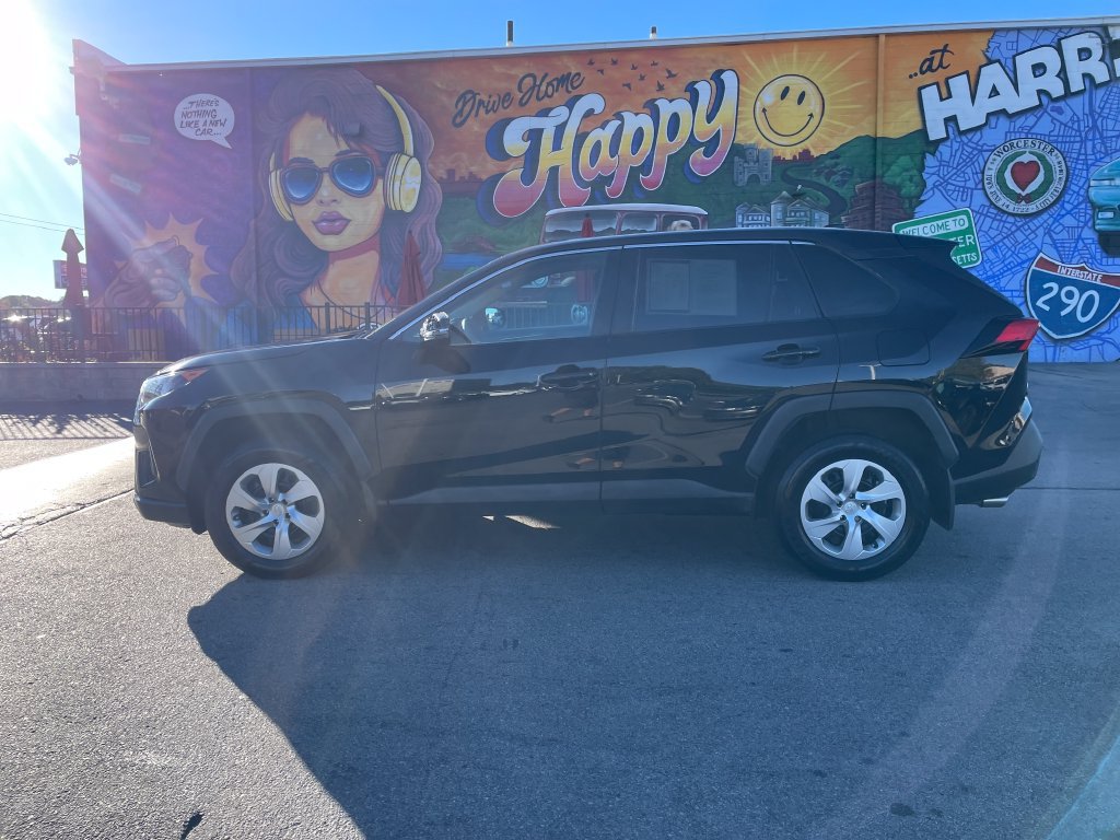 Certified 2022 Toyota RAV4 LE AWD/4WD image 2