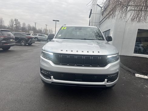 Used 2024 Jeep Wagoneer L Series II image 9