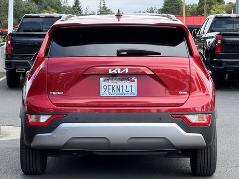 Used 2023 Kia Niro EX FWD image 6