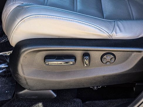 Used 2019 Honda CR-V Touring image 17