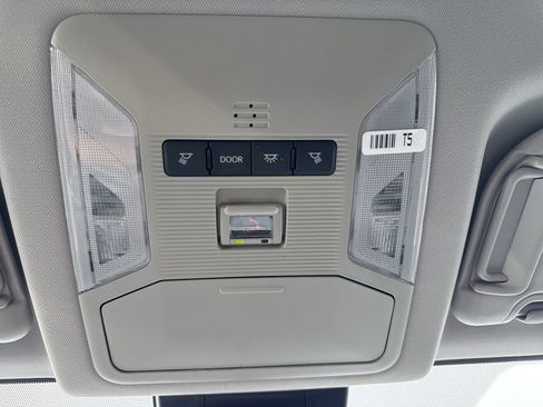 Used 2025 Toyota RAV4 XLE AWD/4WD image 29