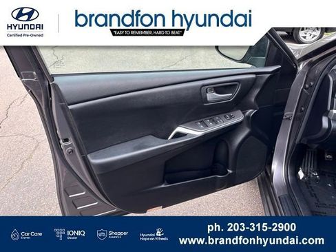 Used 2015 Toyota Camry SE w/ Moonroof Package FWD image 11