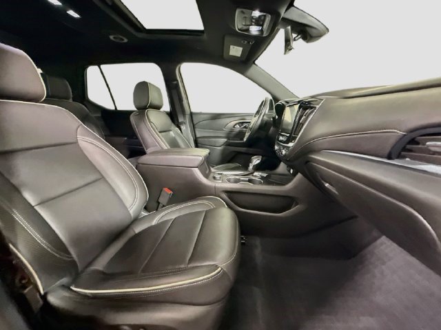 Used 2023 Chevrolet Traverse Premier w/ Redline Edition FWD image 28