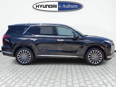 Certified 2025 Hyundai Palisade Calligraphy FWD image 4