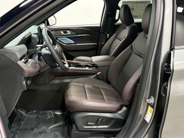 Used 2026 Ford Explorer Platinum RWD image 14