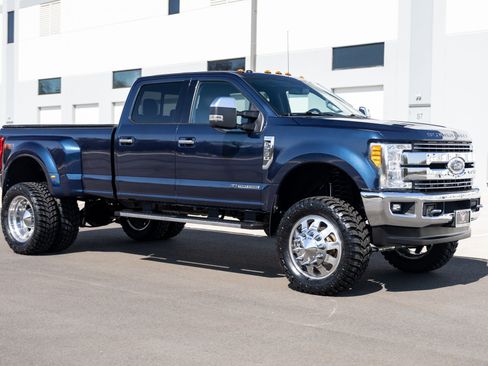 Used 2017 Ford F350 Lariat w/ Chrome Package image 6