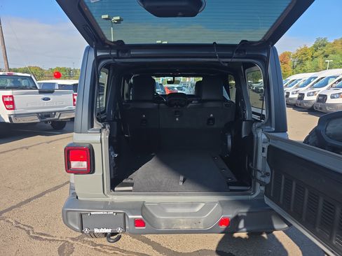 Used 2020 Jeep Wrangler Unlimited Sahara image 19