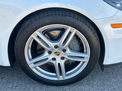 Used 2019 Porsche Panamera 4S image 23