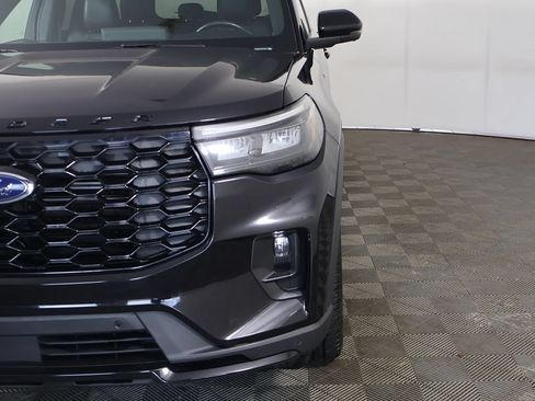 Used 2025 Ford Explorer ST-Line w/ ST-Line Street Pack AWD/4WD image 14