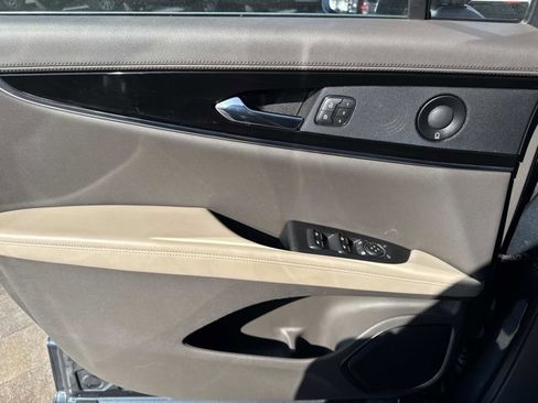 Used 2022 Lincoln Nautilus Reserve image 11