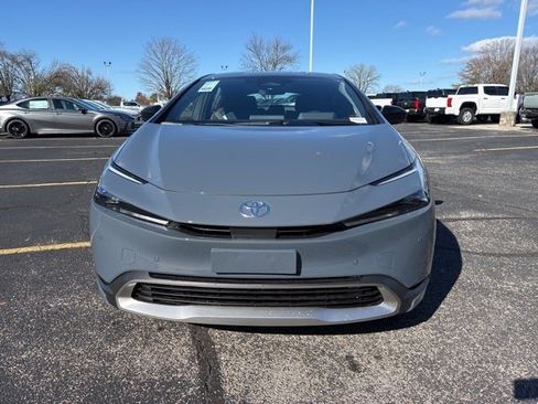 New 2026 Toyota Prius SE image 2