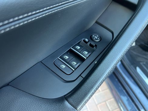 Used 2022 BMW X6 xDrive40i w/ M Sport Package image 15