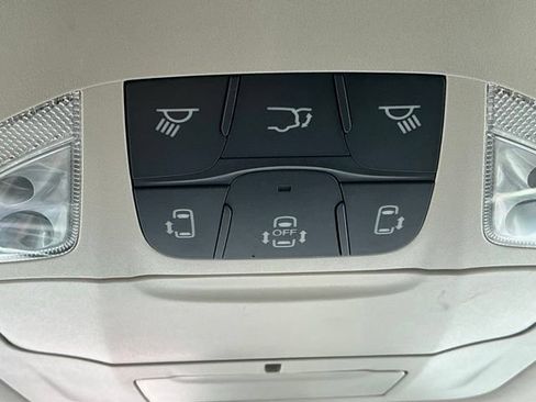 Used 2024 Chrysler Pacifica Touring-L FWD image 24